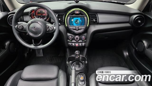 Mini Cooper D 2019 — Şəkil 17/30