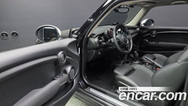 Mini Cooper D 2019 — Şəkil 22/30
