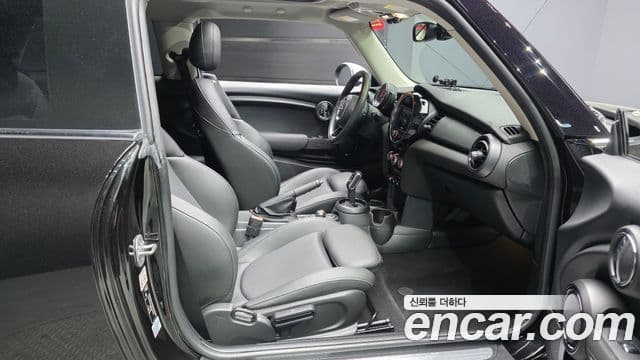 Mini Cooper D 2019 — Şəkil 11/30