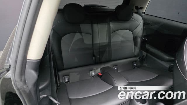 Mini Cooper D 2019 — Şəkil 15/30