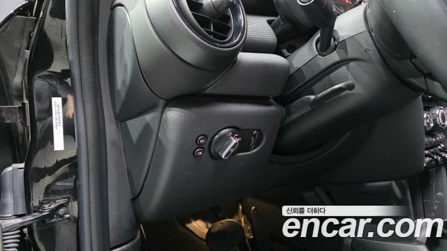 Mini Cooper D 2019 — Şəkil 30/30