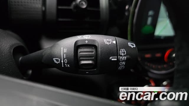 Mini Cooper D 2019 — Şəkil 9/30
