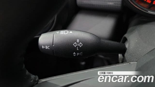 Mini Cooper D 2019 — Şəkil 21/30
