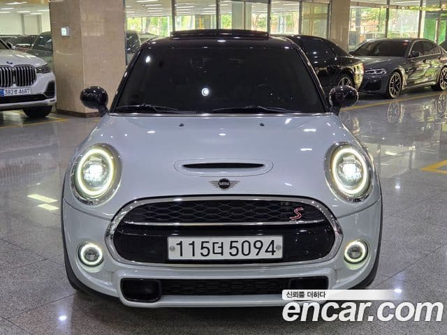 Mini Cooper S 2019 — ფოტო 14/20