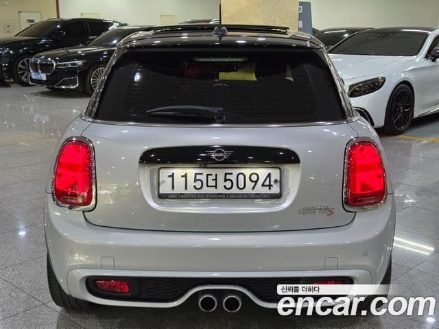 Mini Cooper S 2019 — ფოტო 17/20