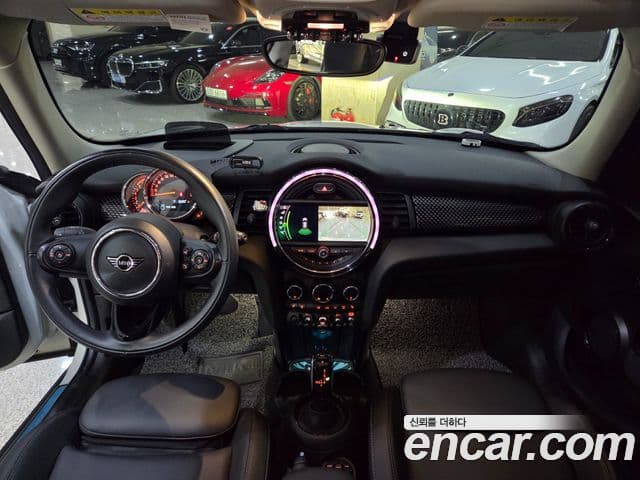 Mini Cooper S 2019 — ფოტო 2/20