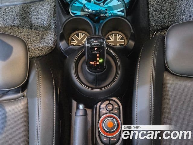 Mini Cooper S 2019 — ფოტო 6/20