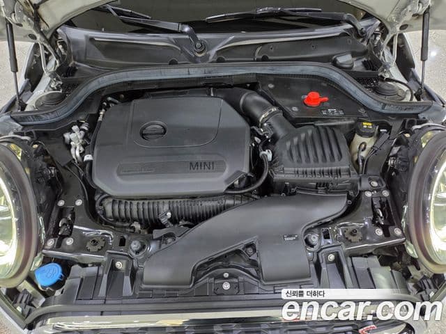 Mini Cooper S 2019 — ფოტო 19/20