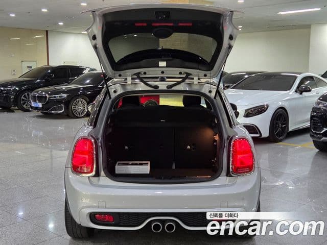 Mini Cooper S 2019 — ფოტო 5/20