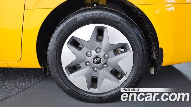 Hyundai Staria 2024 — ფოტო 25/30