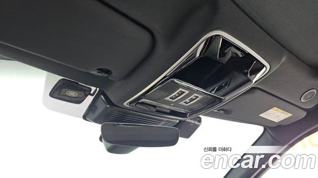 Land Rover Range Rover Velar 2024 — фото 16 из 20