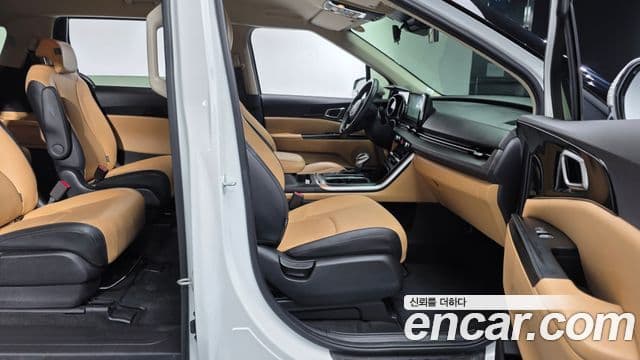 Kia Carnival 2023 — Фото 11/20