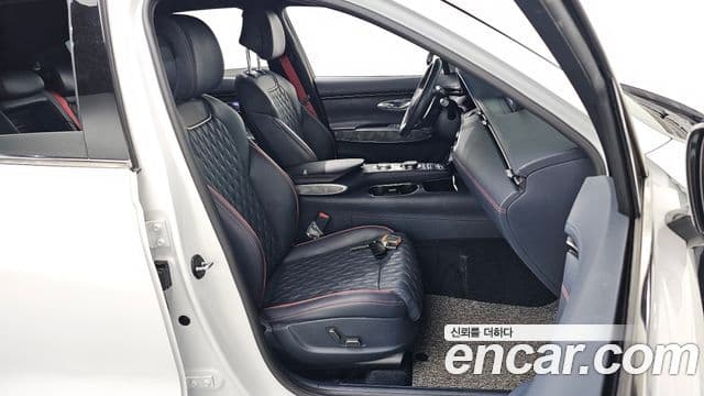 Genesis GV70 2021 — ფოტო 28/33