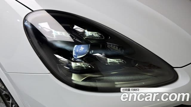 Porsche Cayenne 2022 — Photo 14/35