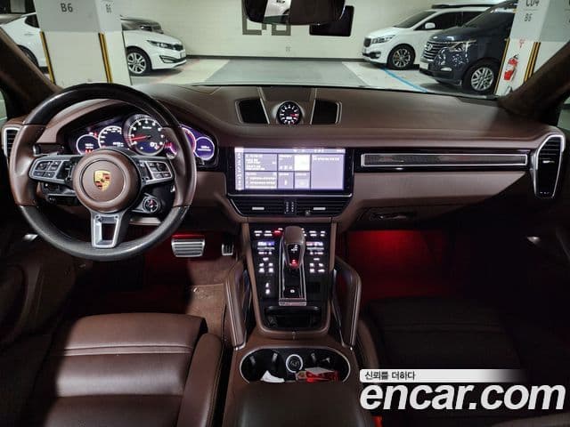 Porsche Cayenne 2021 — Photo 9/20