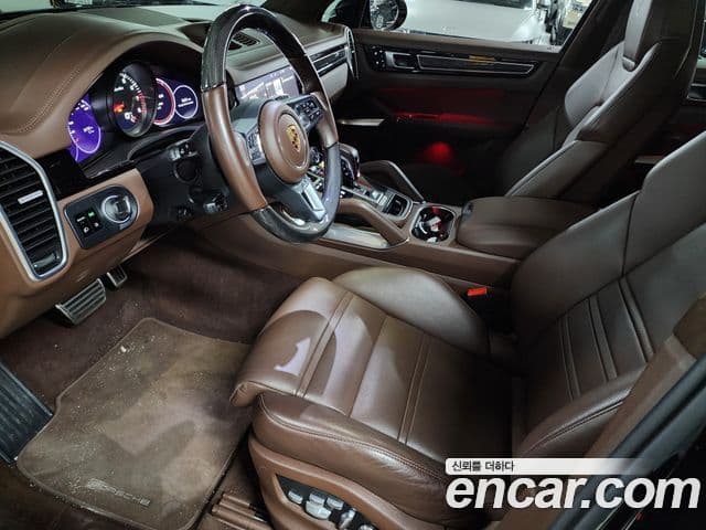 Porsche Cayenne 2021 — Photo 12/20