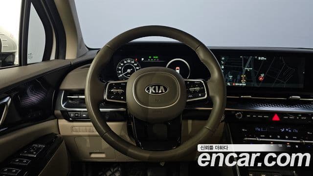 Kia Carnival 2021 — ფოტო 13/20