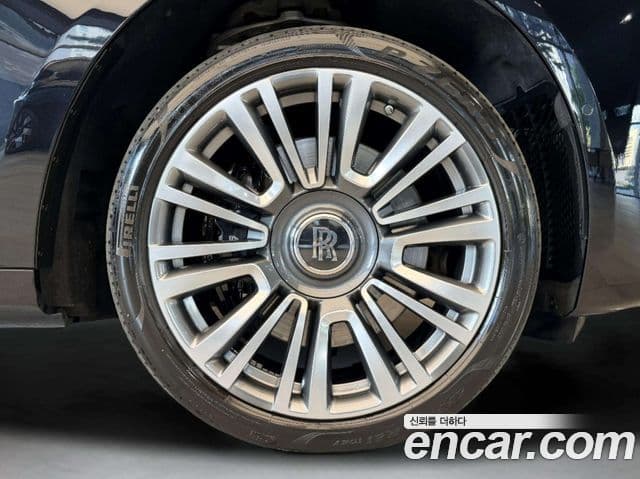 Rolls-Royce Ghost 2023 — ფოტო 4/20