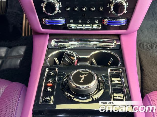 Rolls-Royce Ghost 2023 — ფოტო 8/20