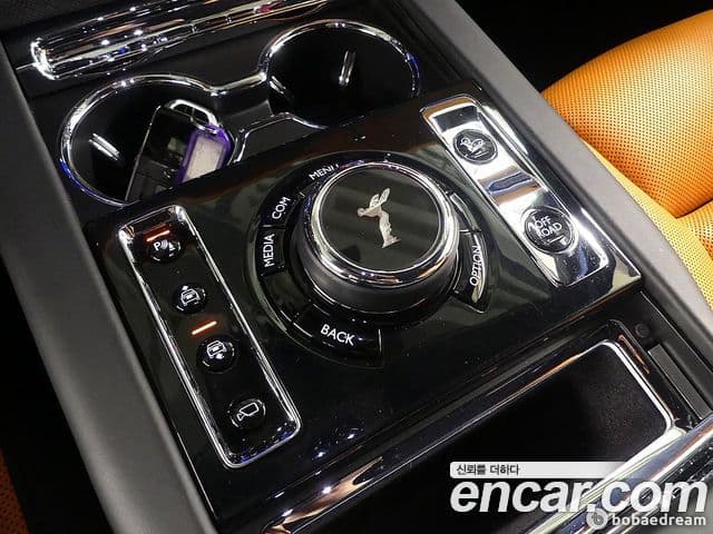 Rolls-Royce Cullinan 2021 — ფოტო 14/20