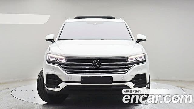 Volkswagen Touareg 2023 — ფოტო 2/20