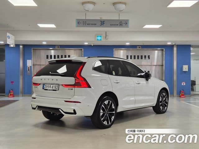 Volvo XC60 2025 — Фото 1/20