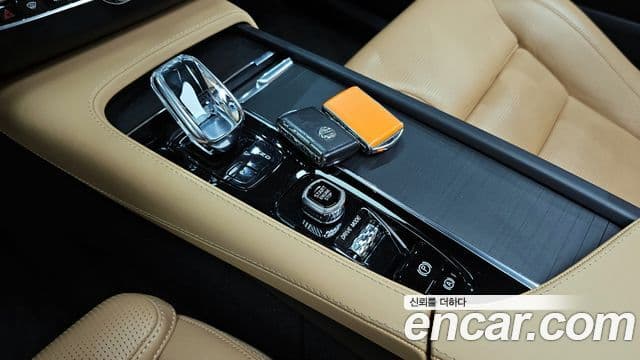 Volvo XC90 2021 — Şəkil 9/20