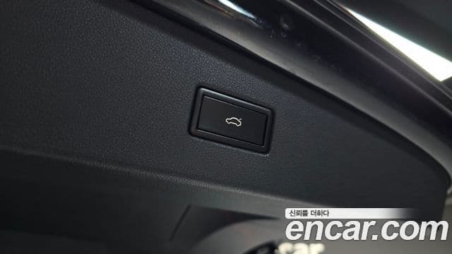 Volkswagen Tiguan 2019 — ფოტო 19/20