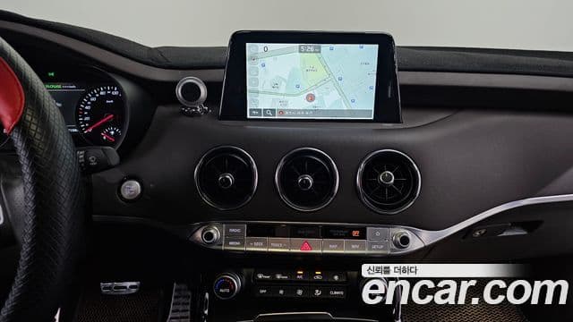 Kia Stinger 2019 — ფოტო 14/20