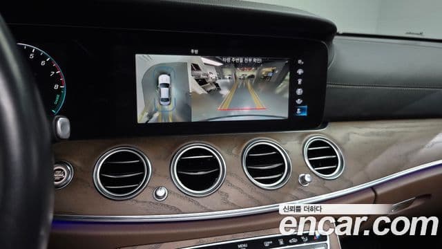 Mercedes-Benz E-Class 2020 — фото 15 из 20