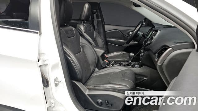 Jeep Cherokee 2020 — ფოტო 11/20
