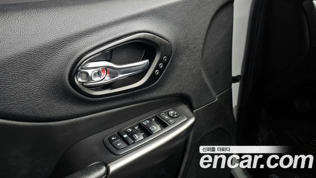 Jeep Cherokee 2020 — Photo 21/33