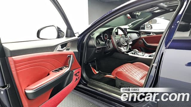 Kia Stinger 2021 — ფოტო 9/20