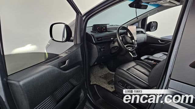 Hyundai Staria 2024 — фото 10 из 20