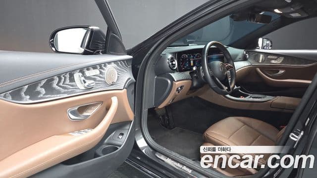 Mercedes-Benz E-Class 2023 — Şəkil 11/20