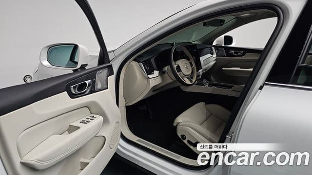 Volvo XC60 2025 — фото 10 из 20