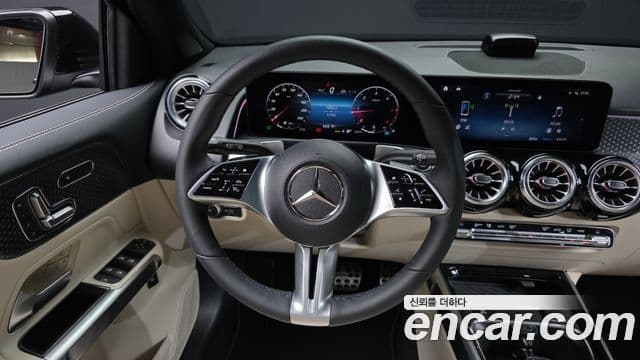 Mercedes-Benz GLB-Class 2024 — ფოტო 13/20