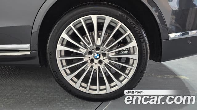 BMW X7 2022 — Photo 21/34