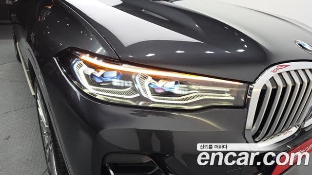BMW X7 2022 — Photo 19/34