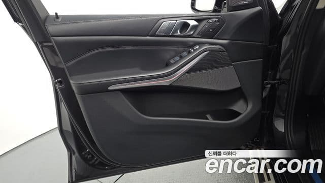 BMW X7 2022 — Photo 8/34