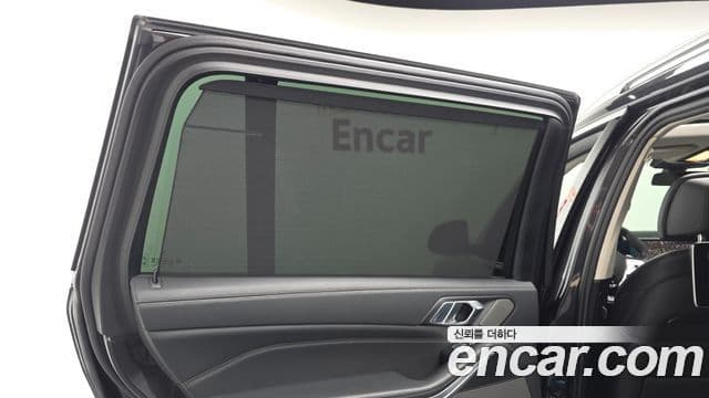 BMW X7 2022 — Photo 15/34