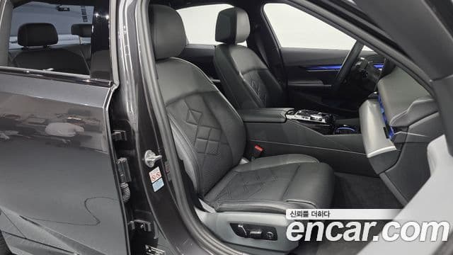BMW 5 Series 2023 — Photo 14/35