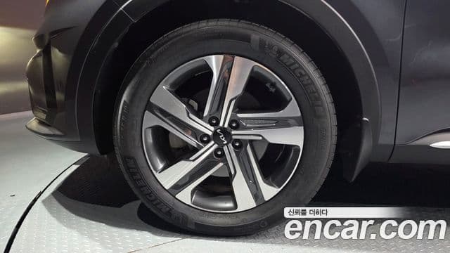 Kia Sorento 2023 — ფოტო 5/20