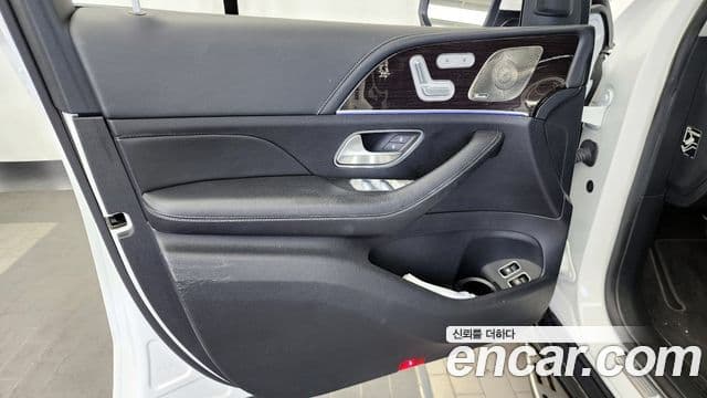 Mercedes-Benz GLE-Class 2022 — Photo 9/33