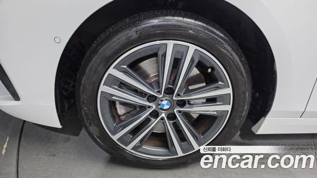 BMW 1 Series 2021 — Photo 1/30