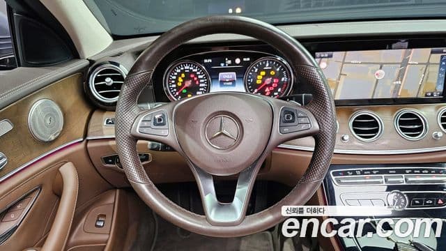 Mercedes-Benz E-Class 2018 — Şəkil 15/20