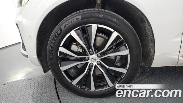 Volvo XC60 2024 — ფოტო 5/20