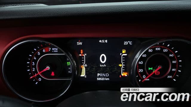 Jeep Wrangler 2018 — ფოტო 7/20