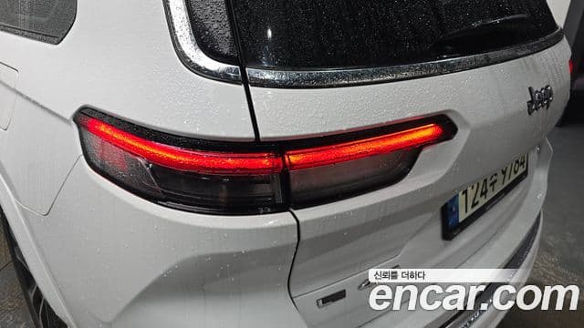 Jeep Grand Cherokee 2021 — Şəkil 18/20