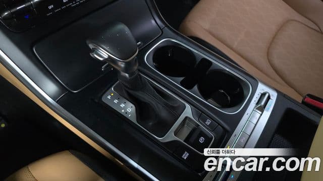 Kia Carnival 2021 — фото 9 из 20